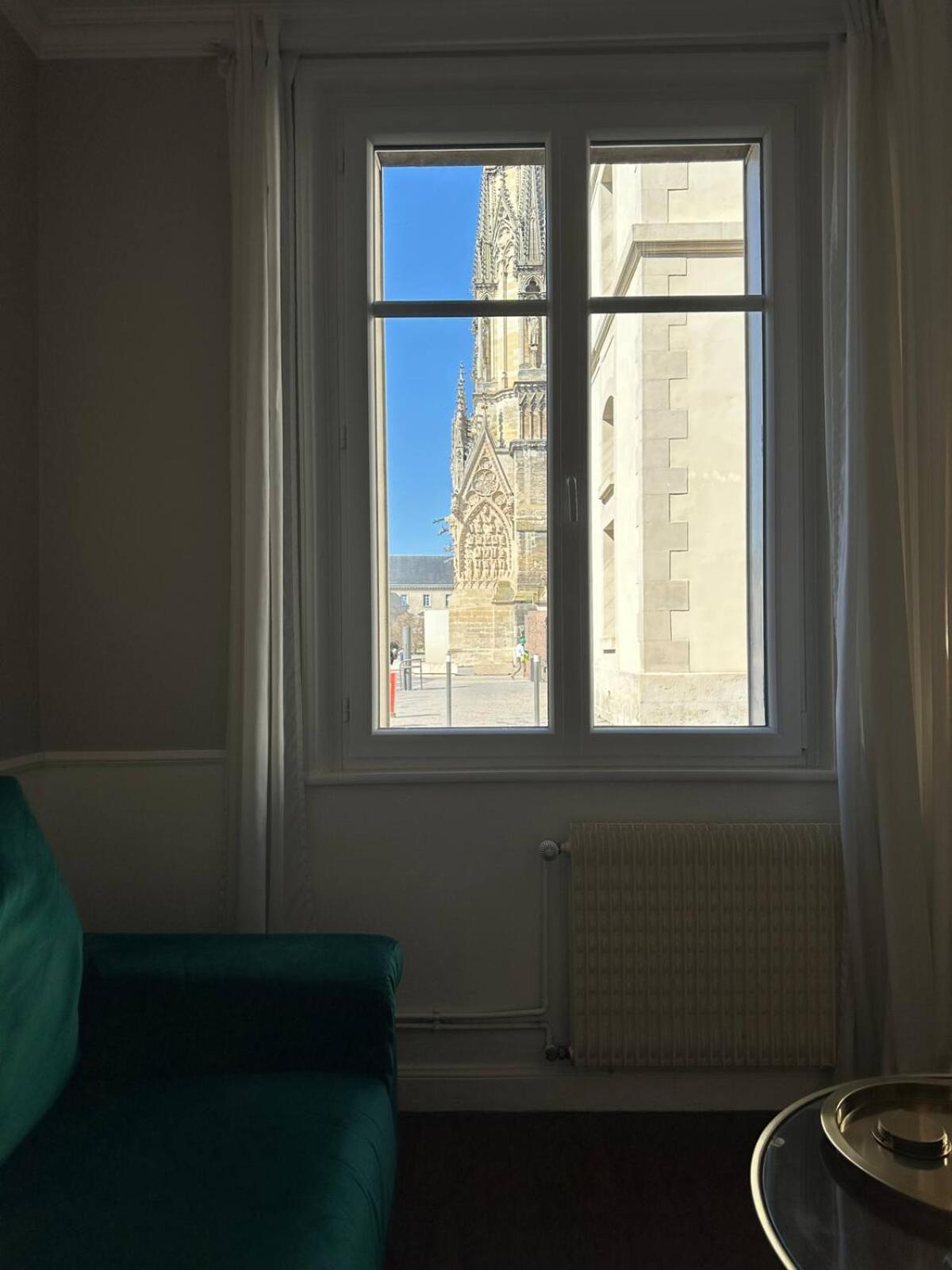 Le Petillant - Cathedrale Reims Kültér fotó
