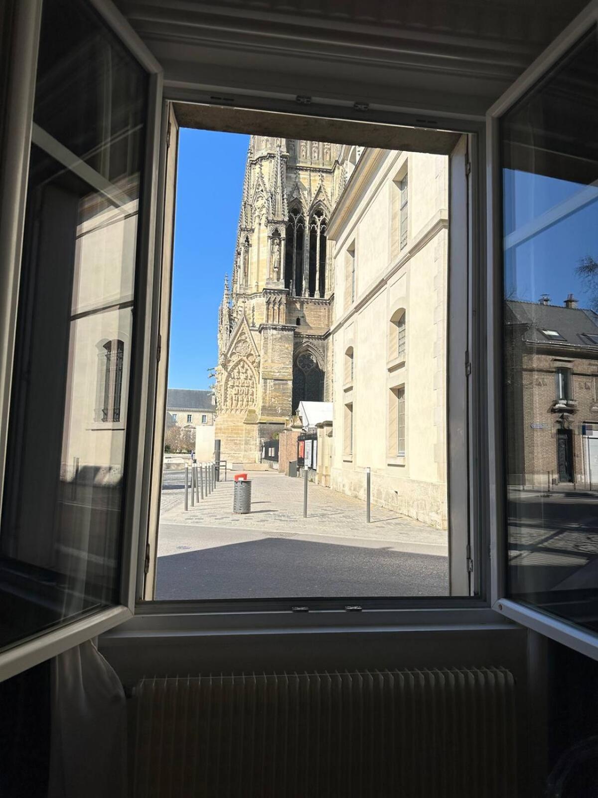 Le Petillant - Cathedrale Reims Kültér fotó